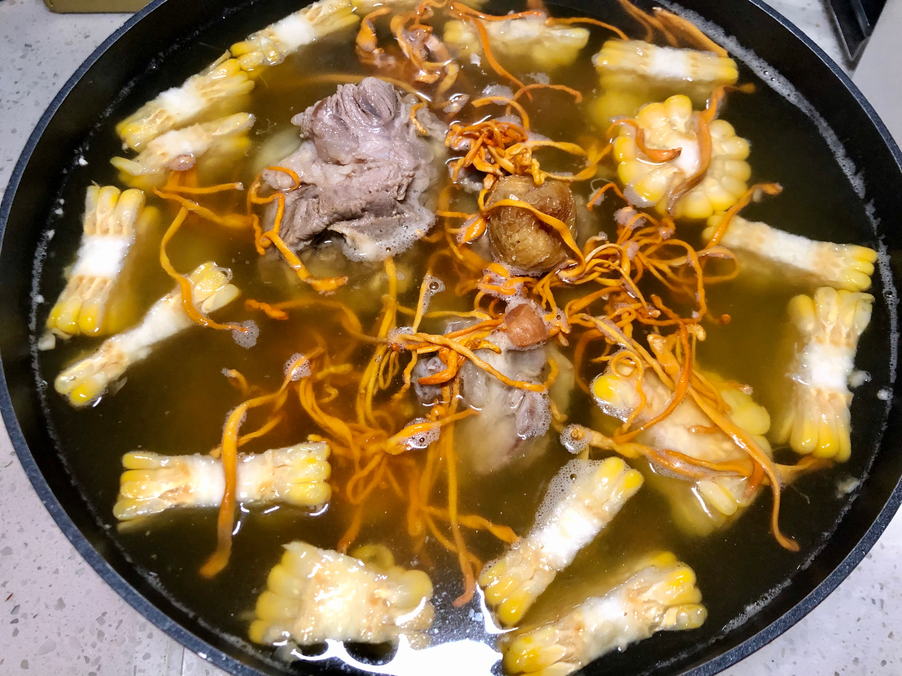 广东煲汤-玉米干贝虫草花煲猪骨