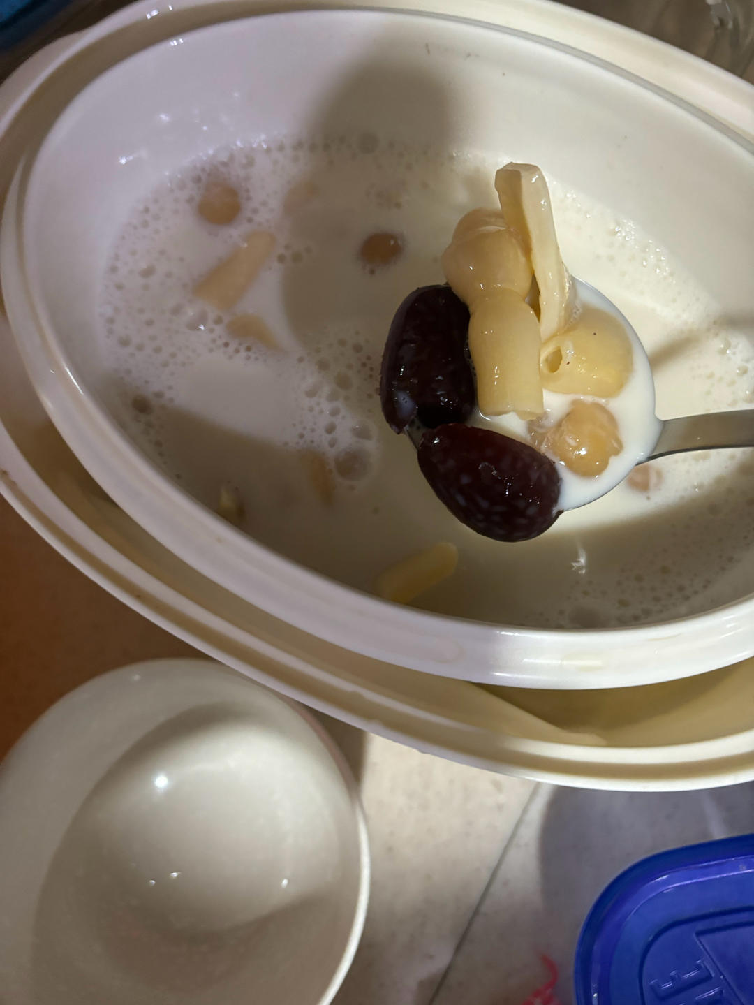 鲜奶炖花胶