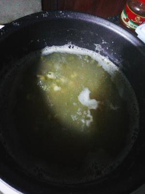 绿豆薏米汤的做法 步骤3