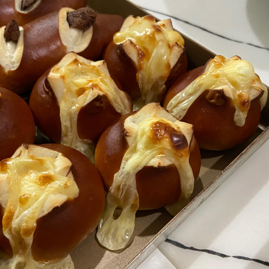 #烤100个面包# 🍞010 明星店的「碱水小丸子&小肉丸」