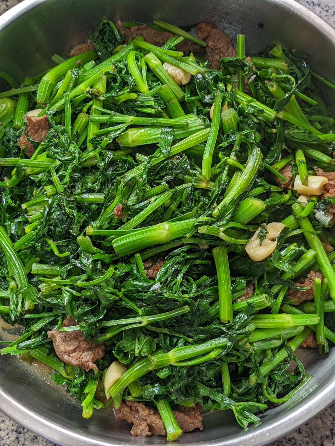 野芹菜炒牛肉（鲜嫩）