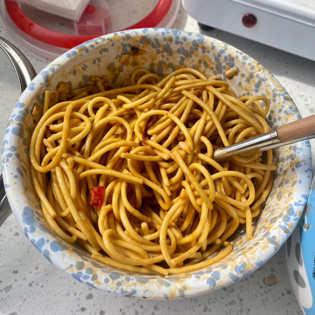 芝麻酱拌面（超快手超简单的翻版热干面）