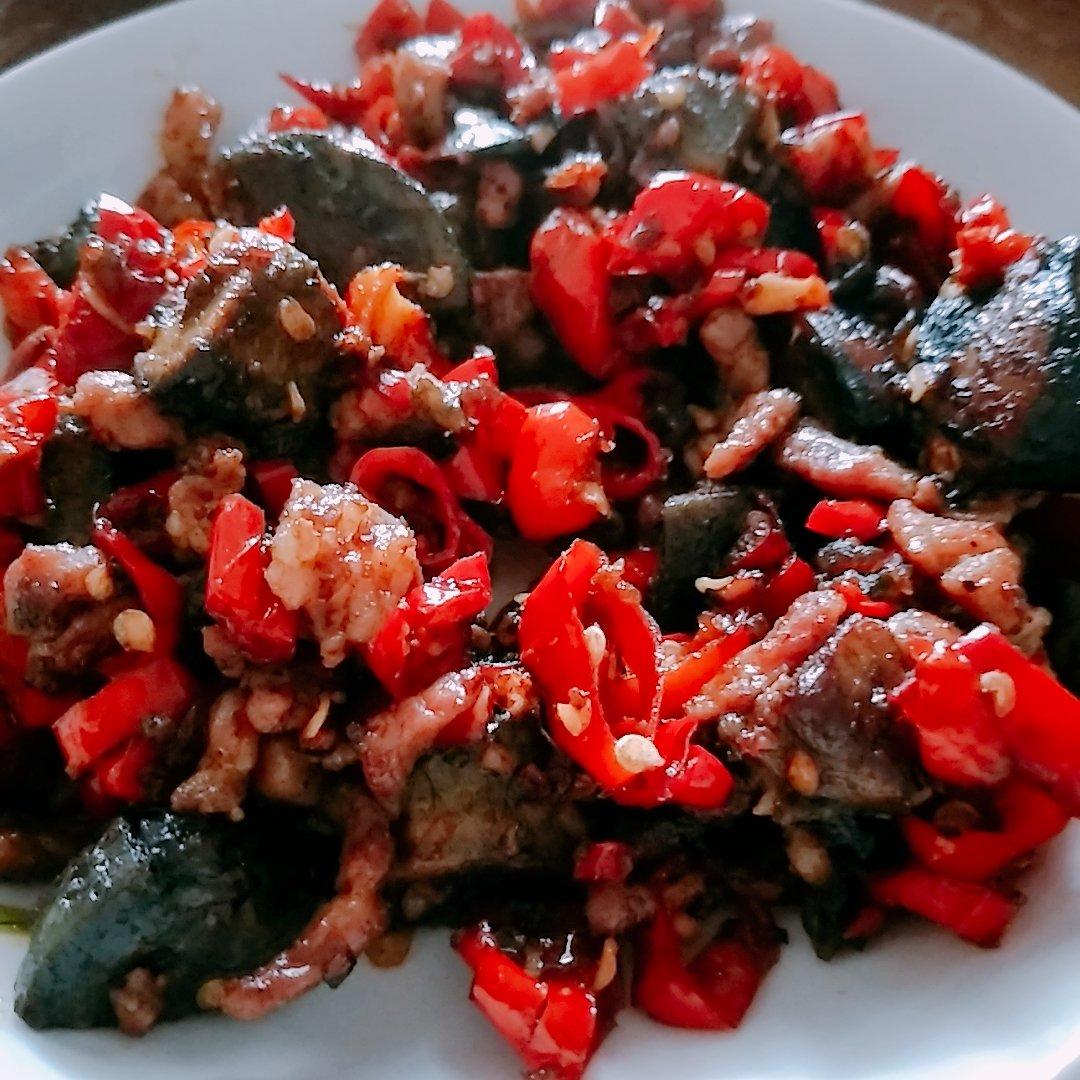 尖椒肉末炒皮蛋