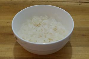 木糖醇桃胶银耳皂角米汤的做法 步骤2