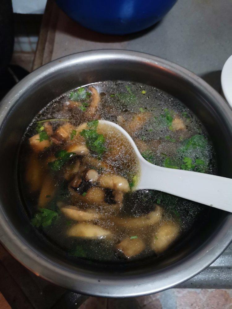 明明是素汤 却鲜得像鸡汤一样的「口蘑汤」