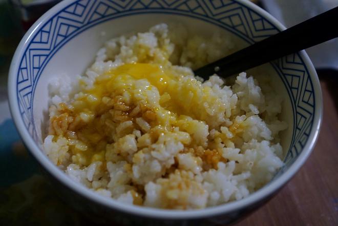 生蛋拌饭(卵かけご飯)的做法