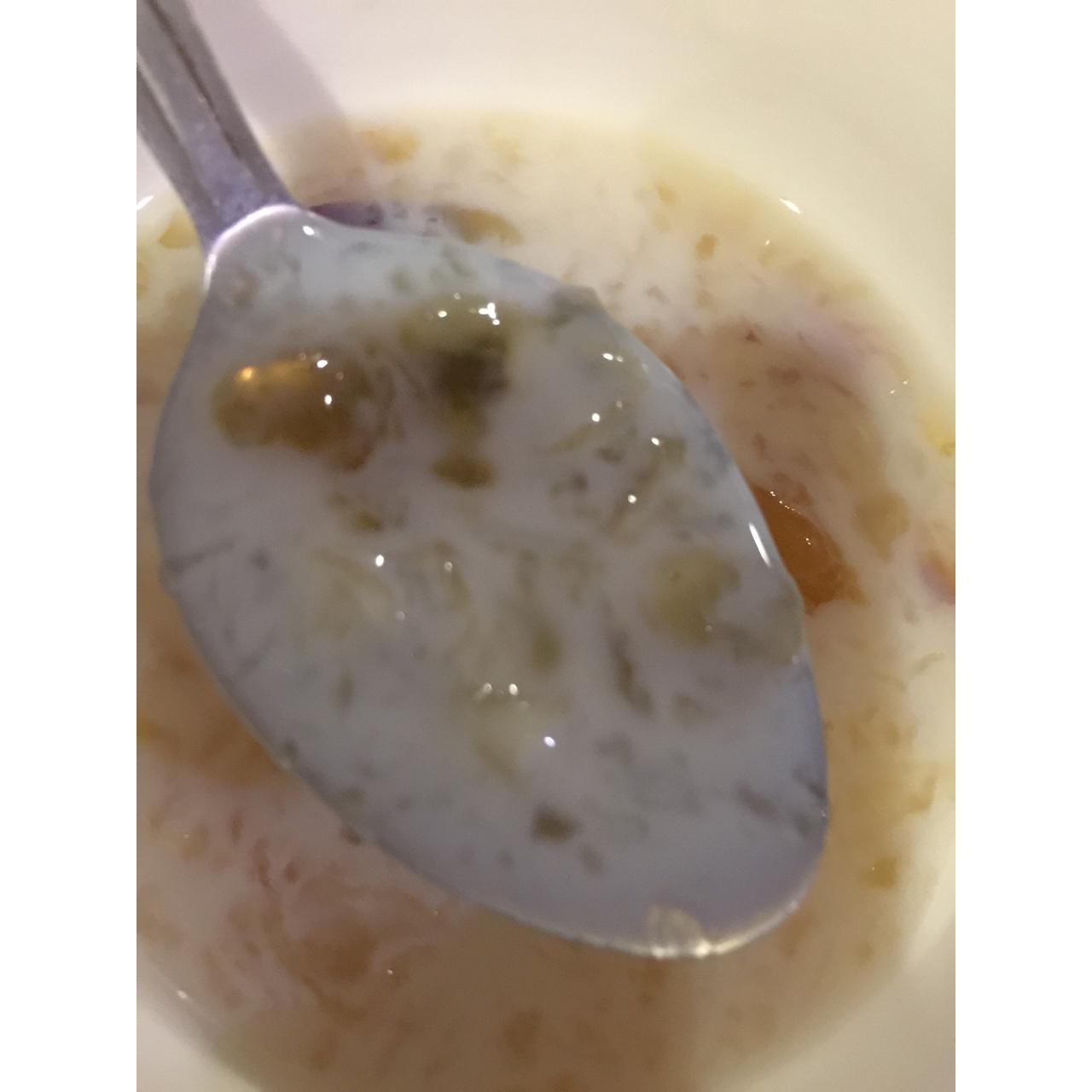 桃胶皂角米牛奶炖雪燕