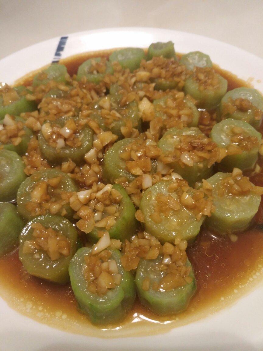 只需要五分钟就可以的美味蒜蓉蒸丝瓜
