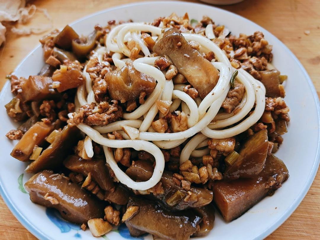 无敌好吃的【鱼香肉沫茄子焖面】，吃完舔盘🍜