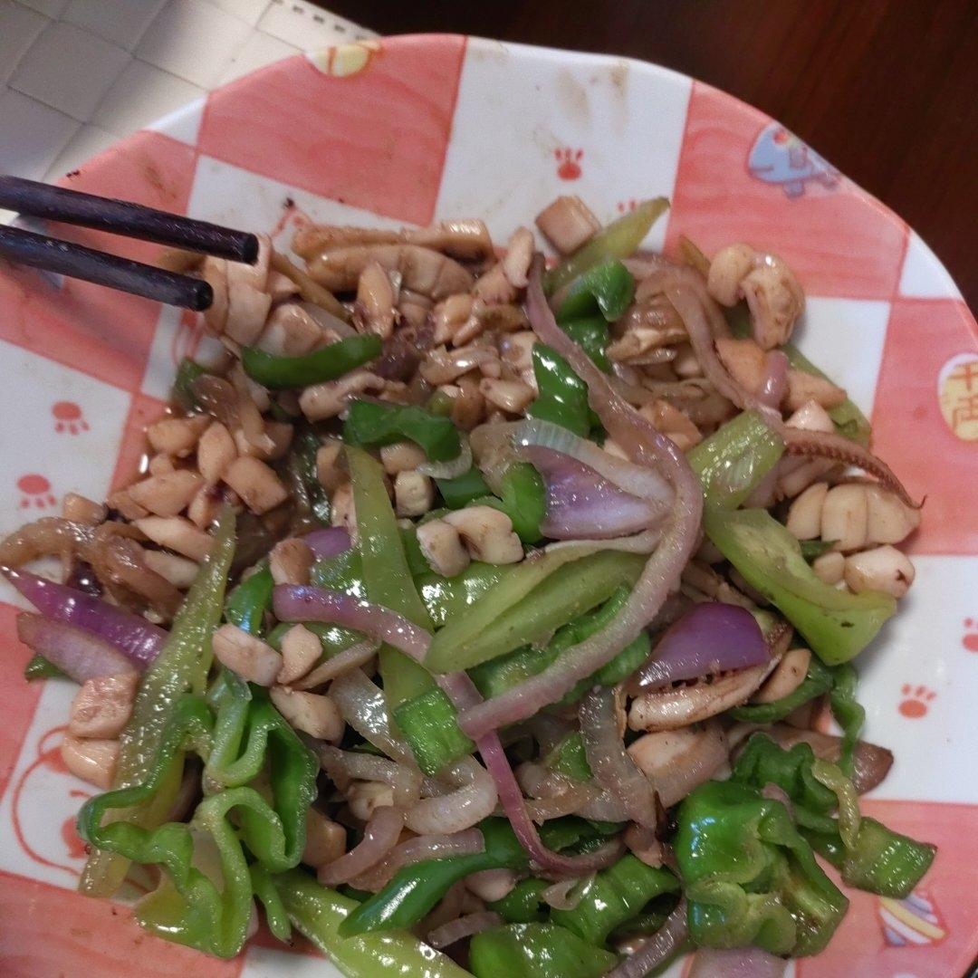 爆炒鱿鱼须，加上这一步，可以与铁板鱿鱼媲美