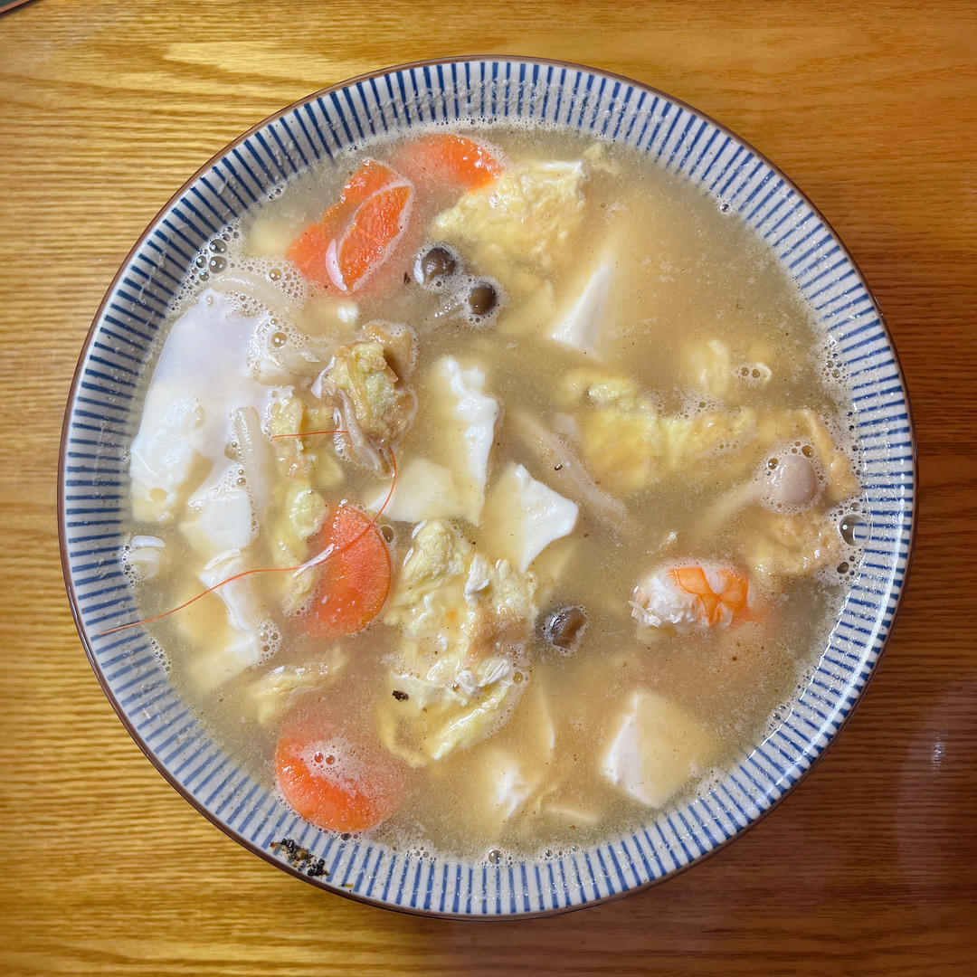 鲜虾豆腐鸡蛋菌菇汤