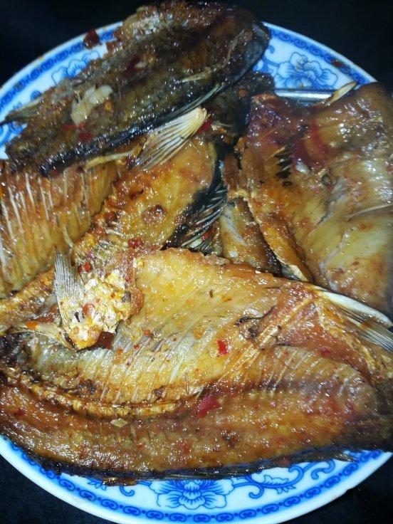 家传煎鲫鱼
