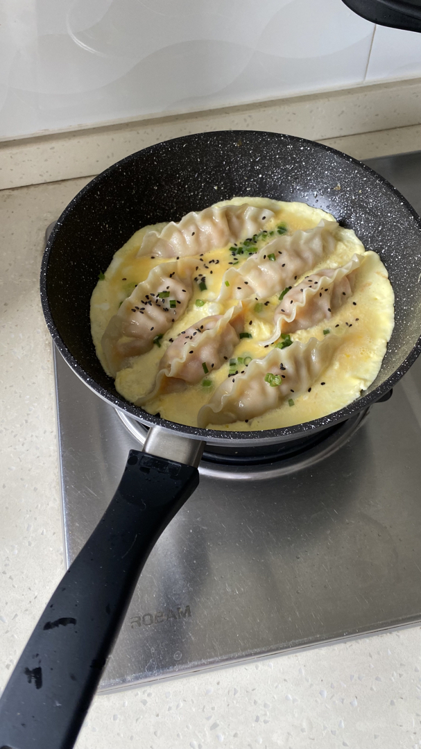 抱蛋煎饺，让速冻饺子好看又好吃～蘸醋吃爱了爱了