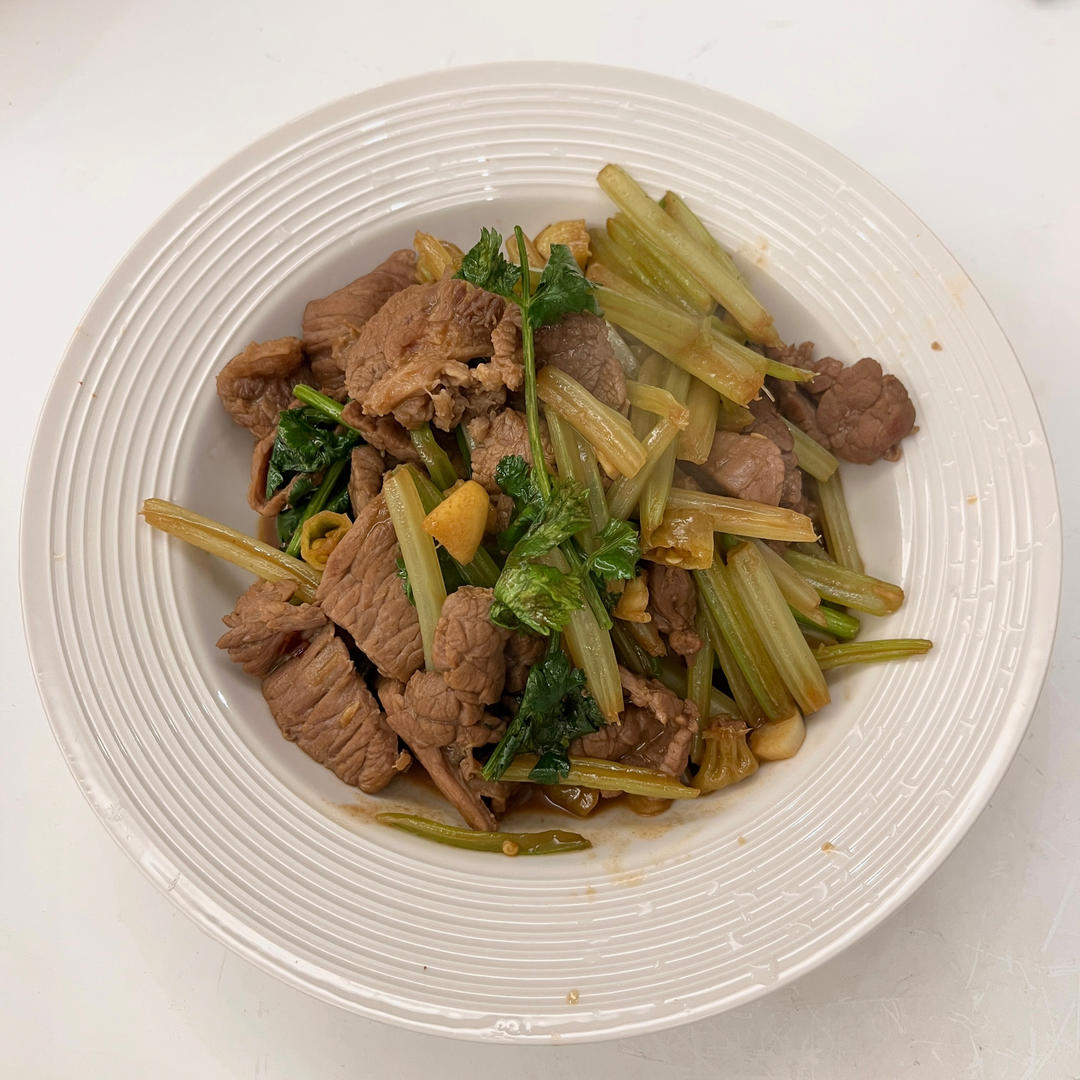 小炒黄牛肉，肉嫩味香！太好吃了简直是米饭杀手！