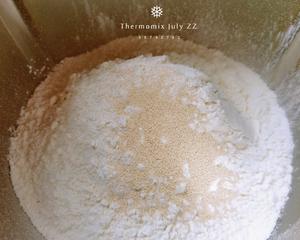 小美版 奶香花朵面包的做法 步骤1