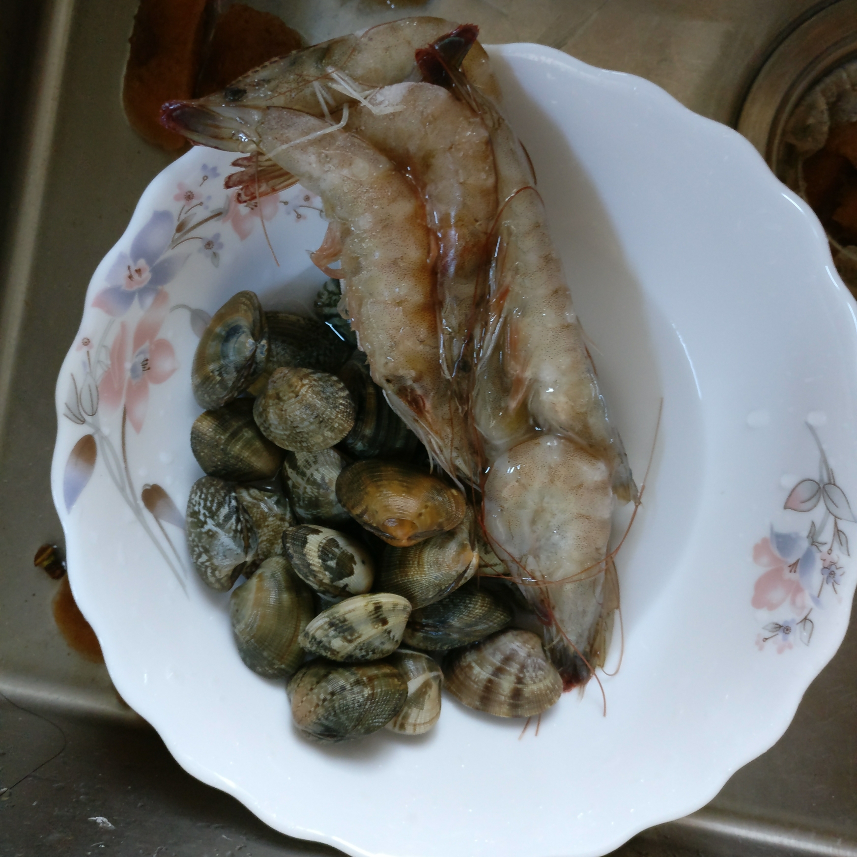 酸菜羊肉海鲜锅的做法 步骤2
