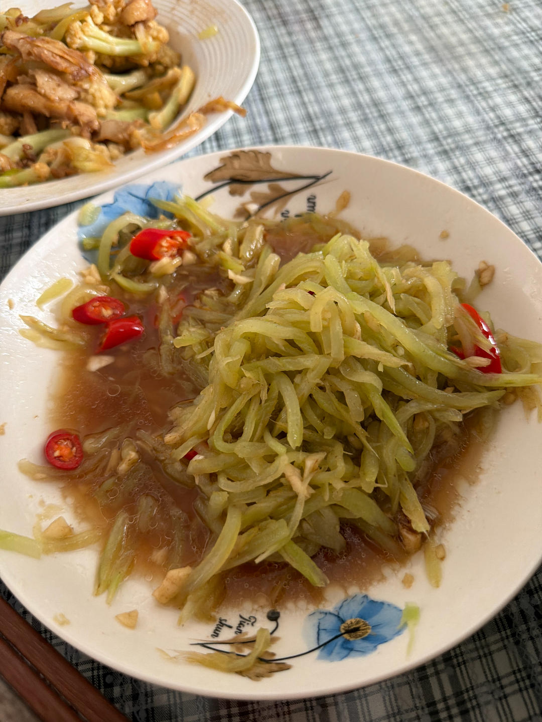 10分钟搞定的快手凉拌菜，清脆爽口的凉拌莴笋丝