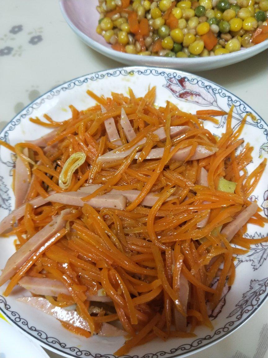 火腿肠炒胡萝卜丝