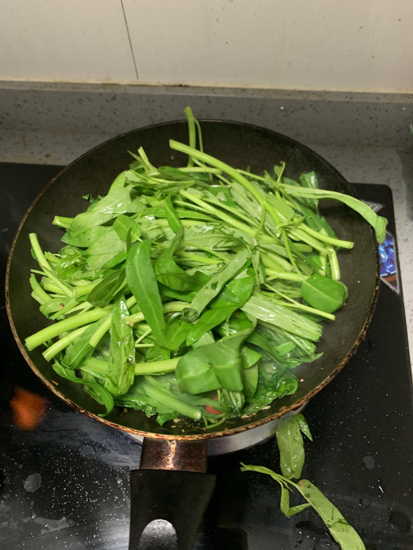 爆炒耗油空心菜