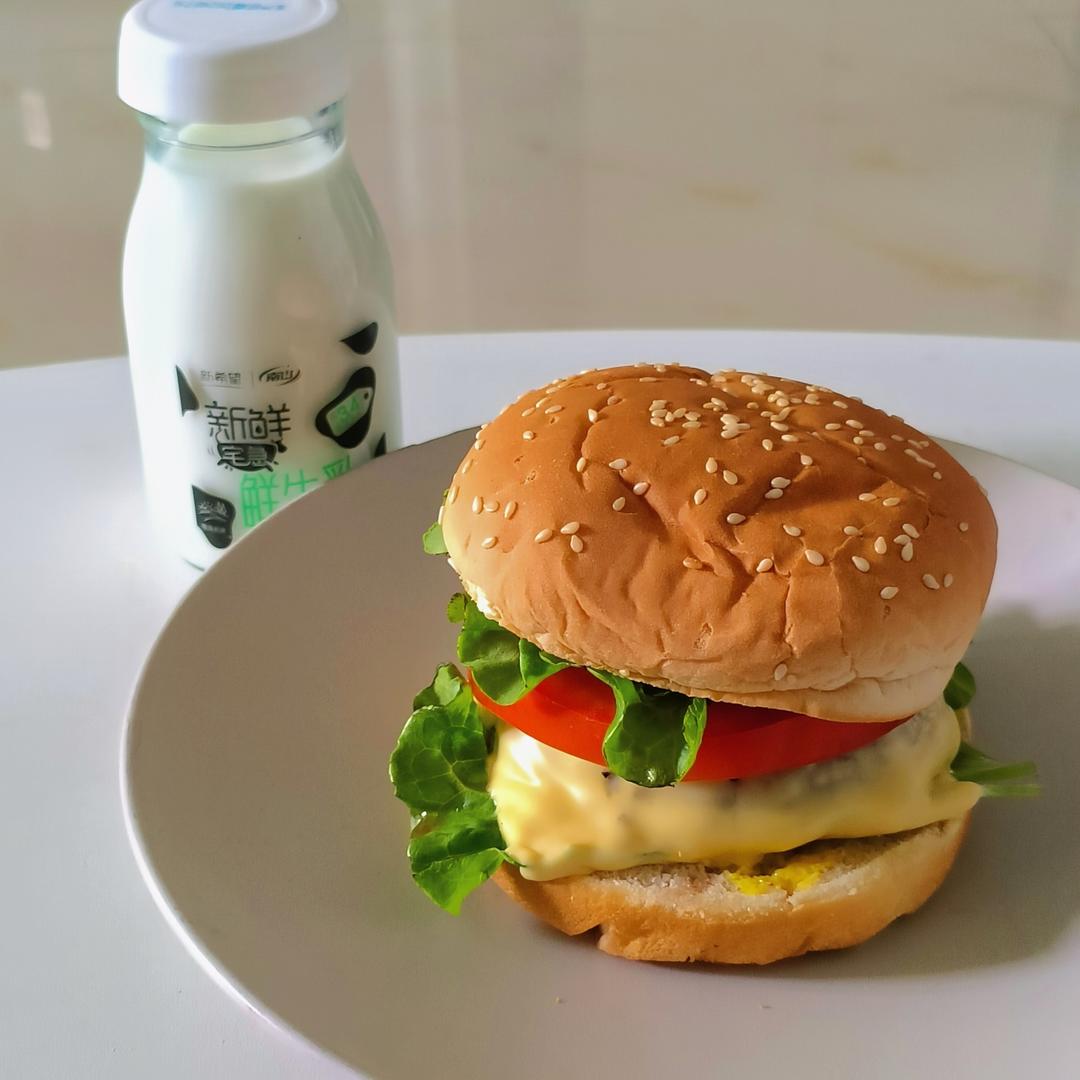 牛肉汉堡 煎出香嫩多汁的牛肉饼