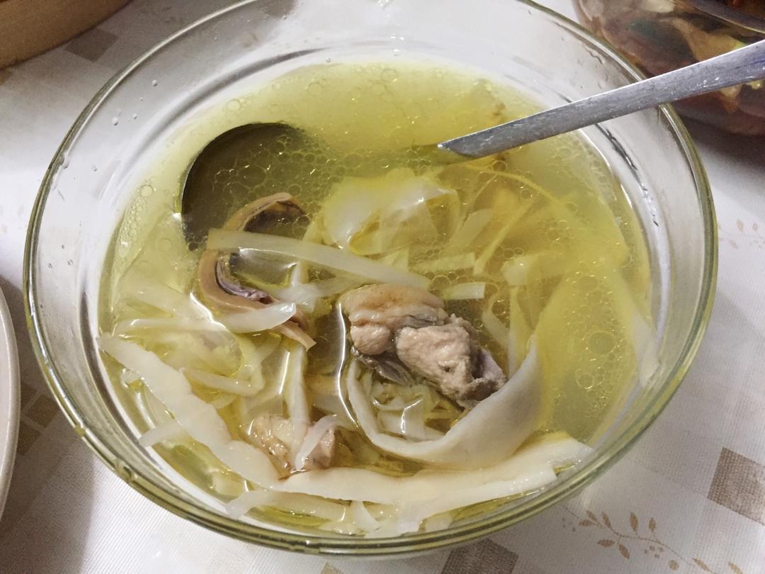 墨鱼笋丝土鸡汤的做法