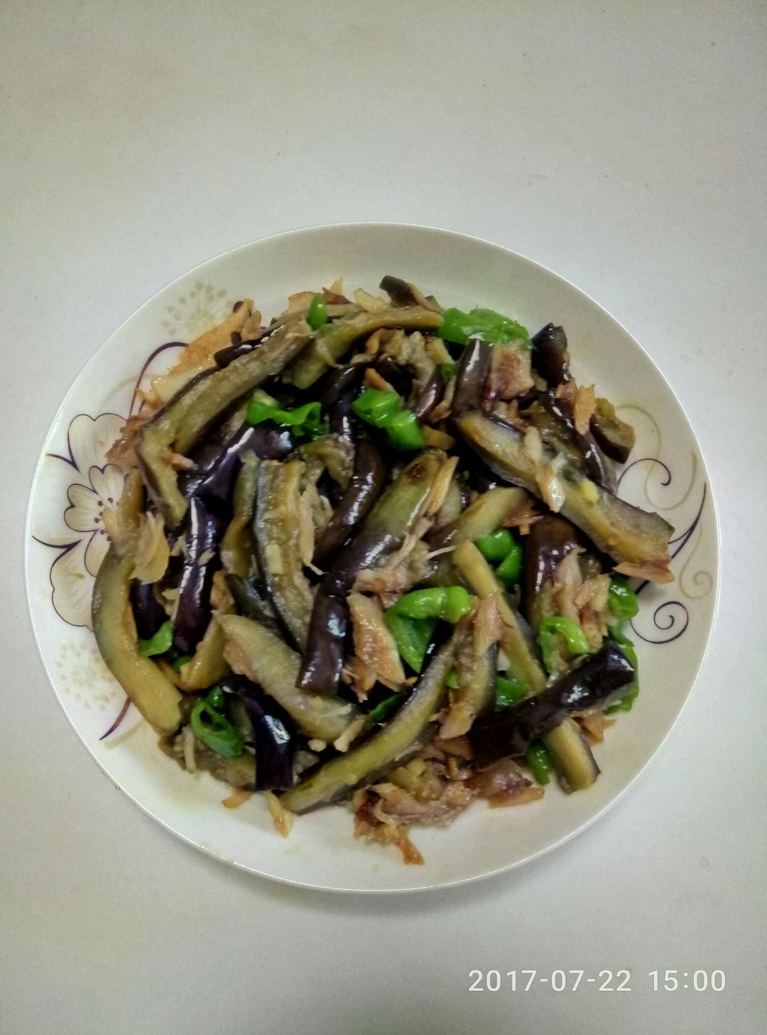 咸鱼粒茄子煲