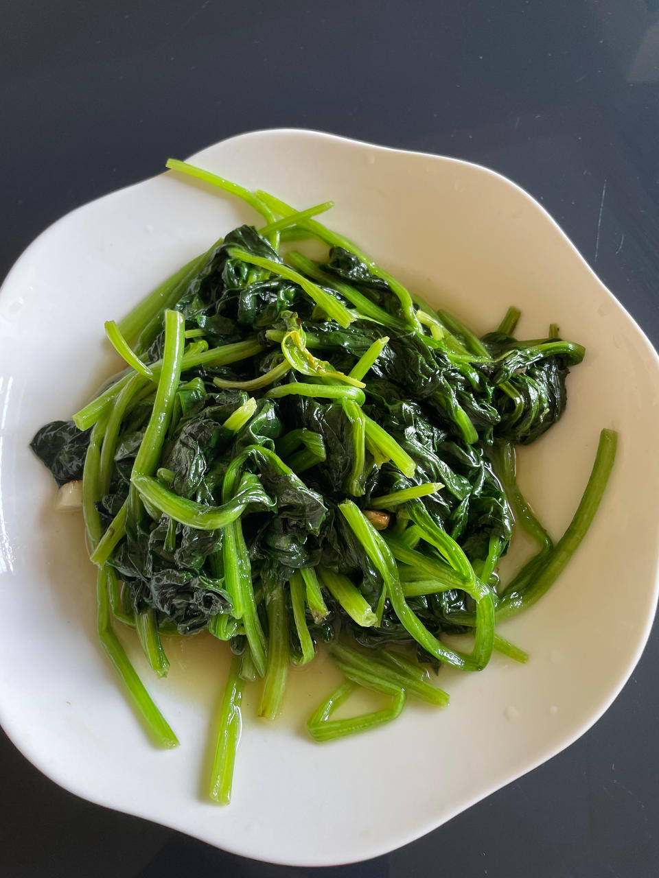 不涩口又嫩的清炒菠菜