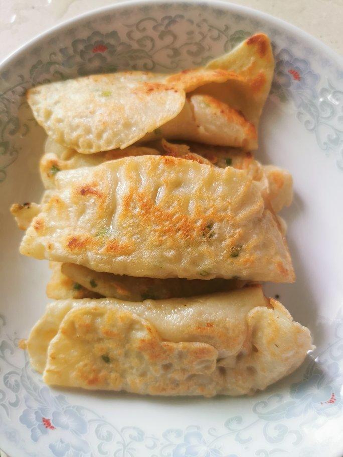 又香又酥的煎蛏卷