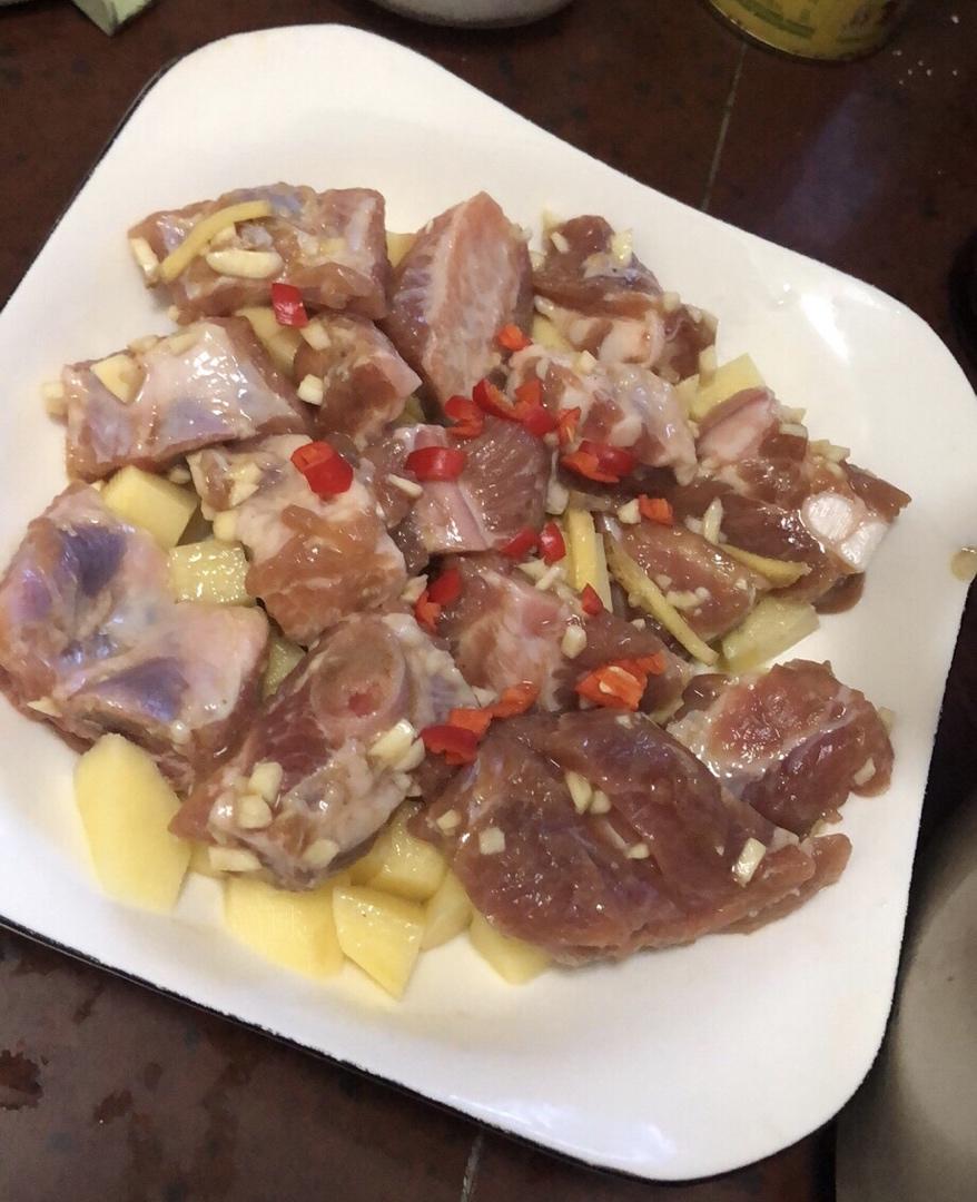 排骨怎么蒸才嫩？第一步先焯水就错了，记住这个窍门排骨嫩滑多汁
