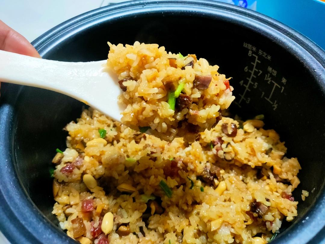电饭煲焖腊味糯米饭
