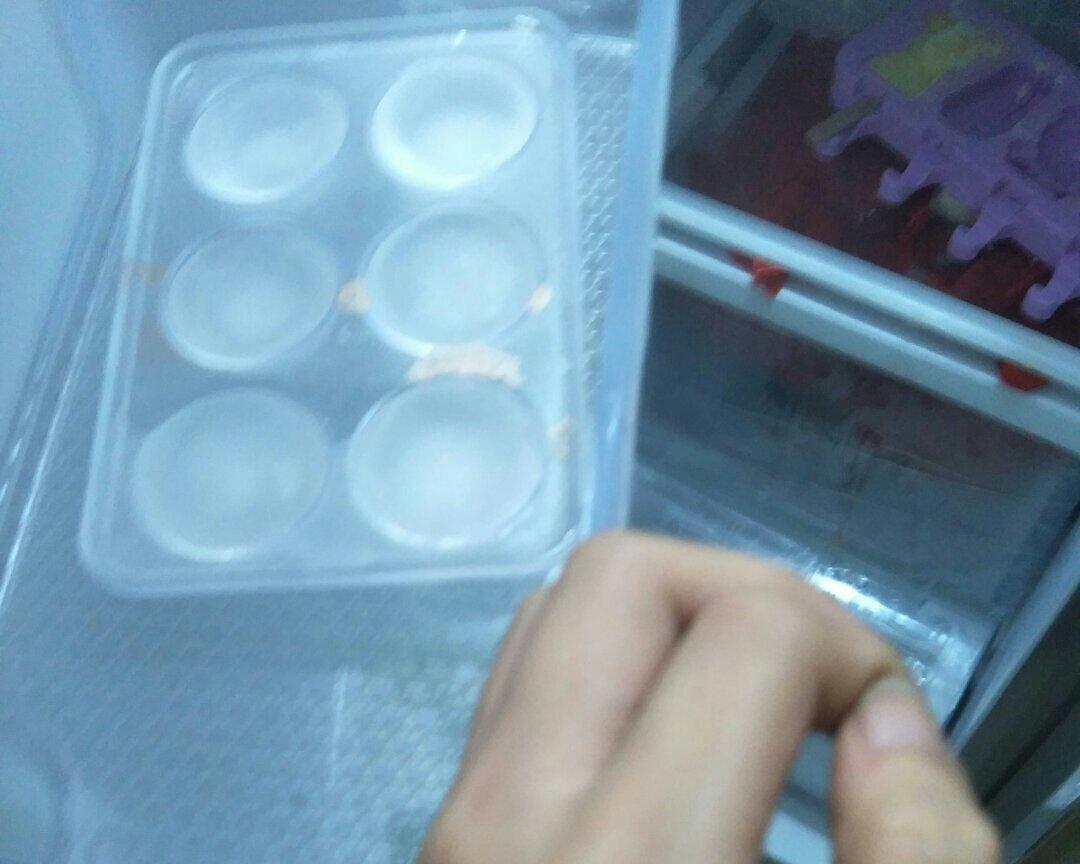 想吃冰块，别去买冰格了，教你一招，天天都能吃到冰块