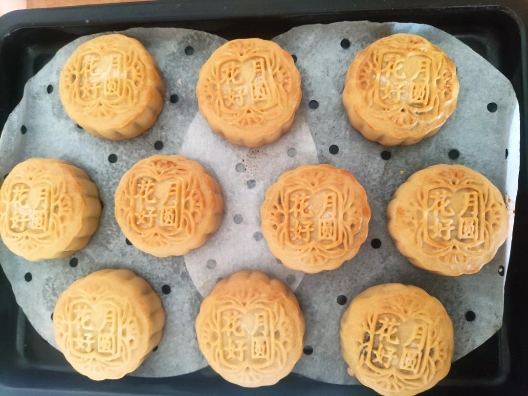 广式月饼—蛋黄莲蓉月饼