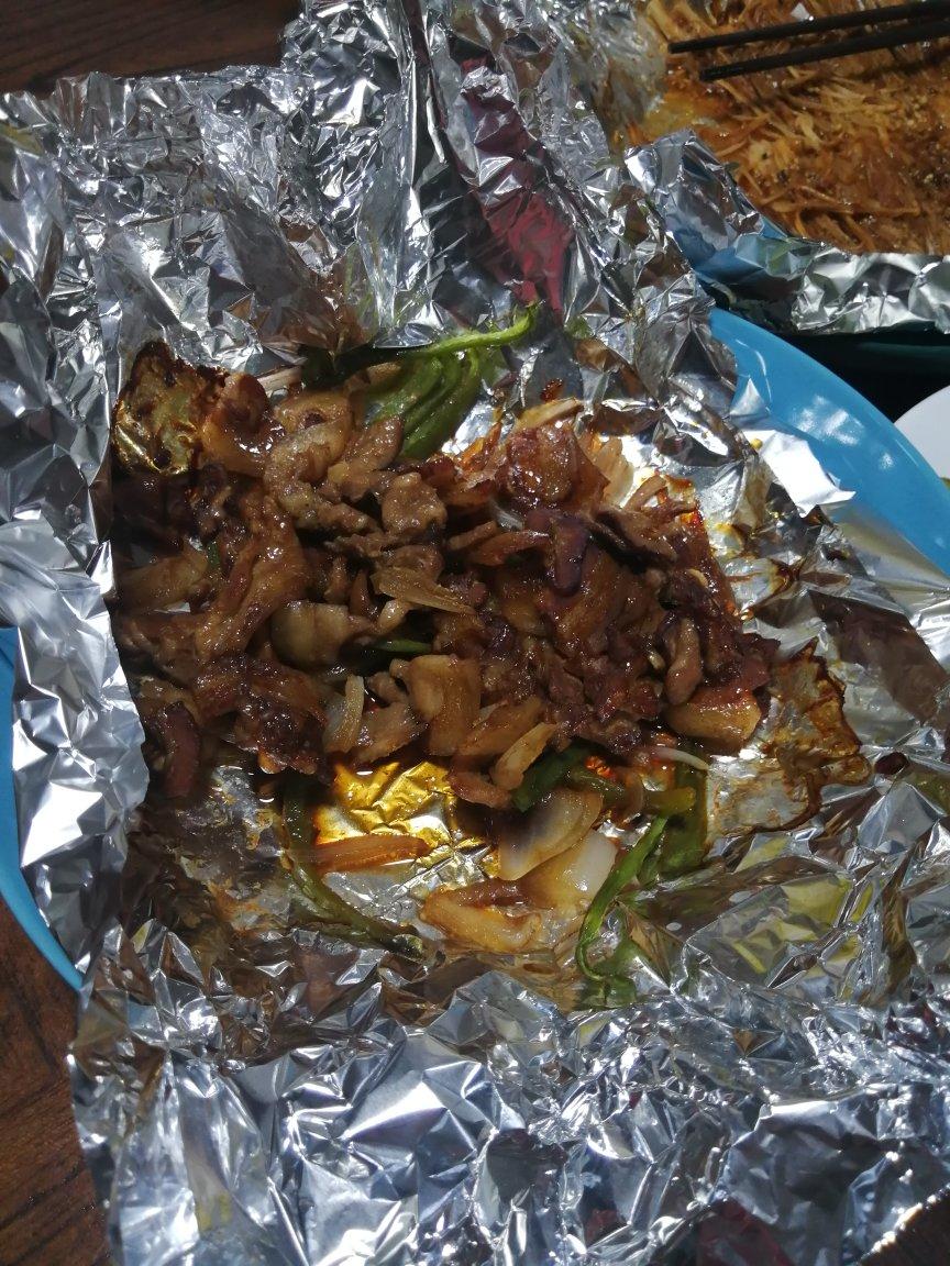 这是一份没来得及装盘就被抢光的烤肉（烤箱版）