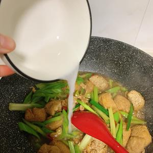 超下饭的豆腐泡炒辣椒的做法 步骤8