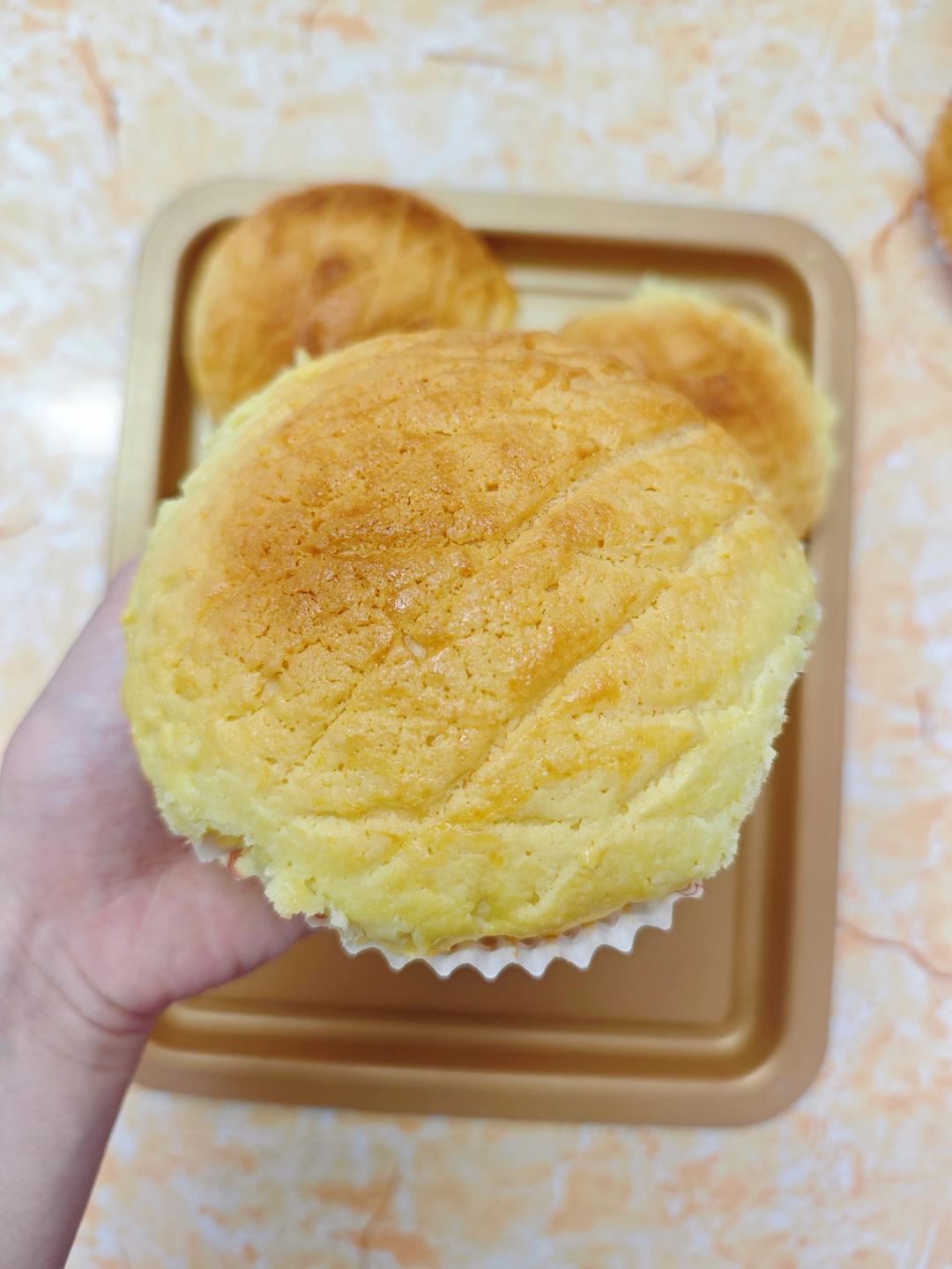 好吃到炸裂的港式菠萝包（附带制作酥皮的小视频）