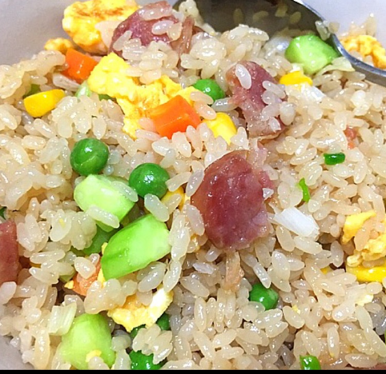 广式腊肠炒米饭