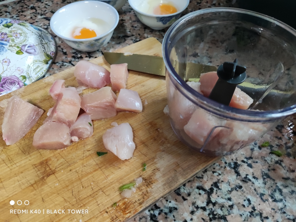 肉！蛋！菜！奶！在家做萨莉亚新品——肉酱菠菜芝士烤温泉蛋的做法 步骤2