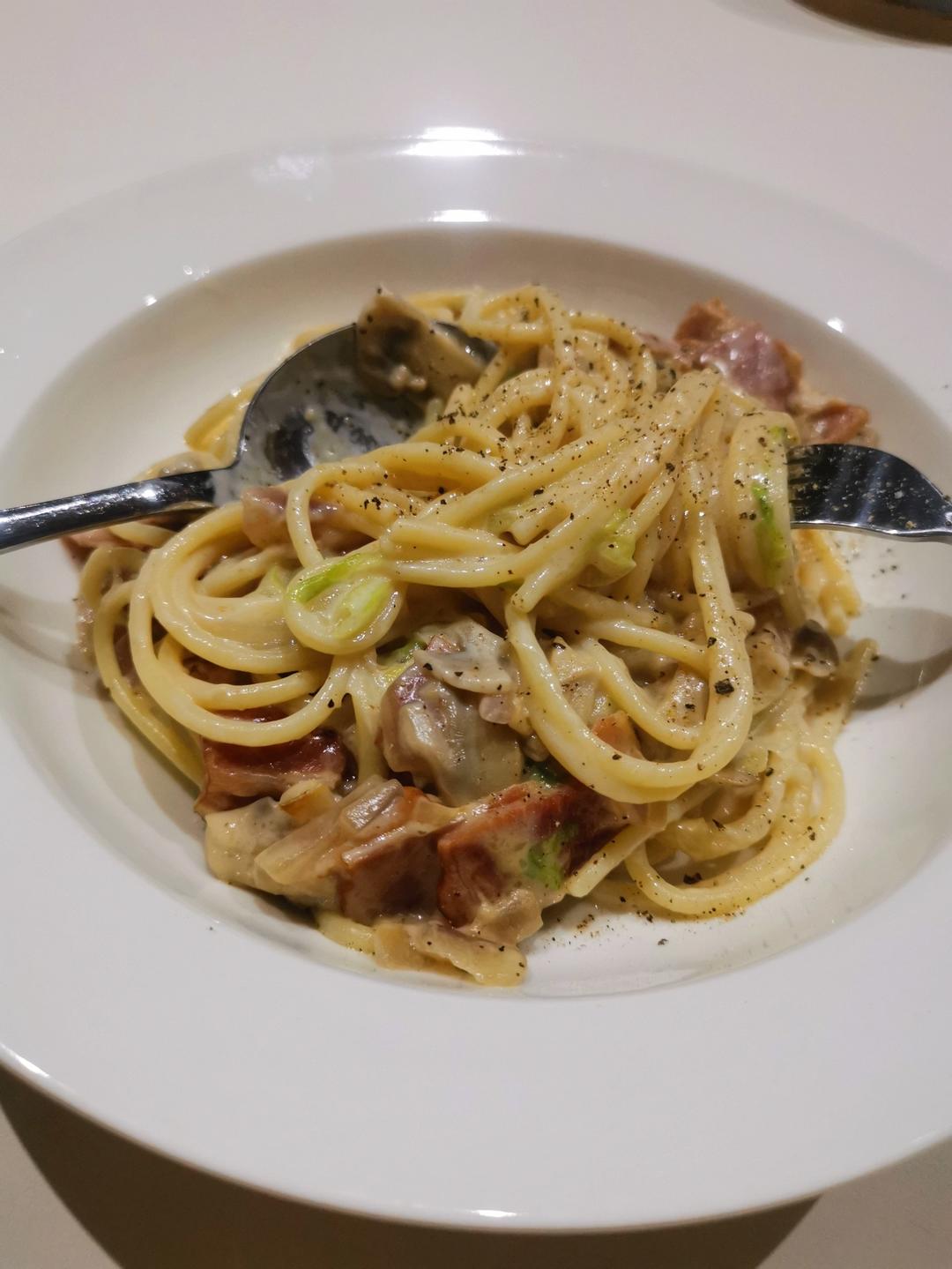 奶油蘑菇培根意大利面