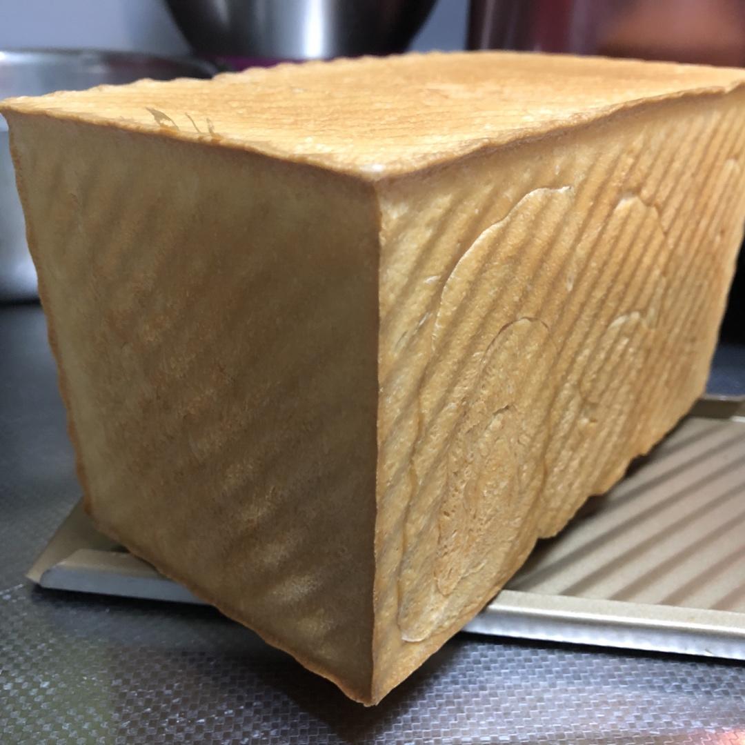 全麦拉丝吐司                              一次发酵就成功