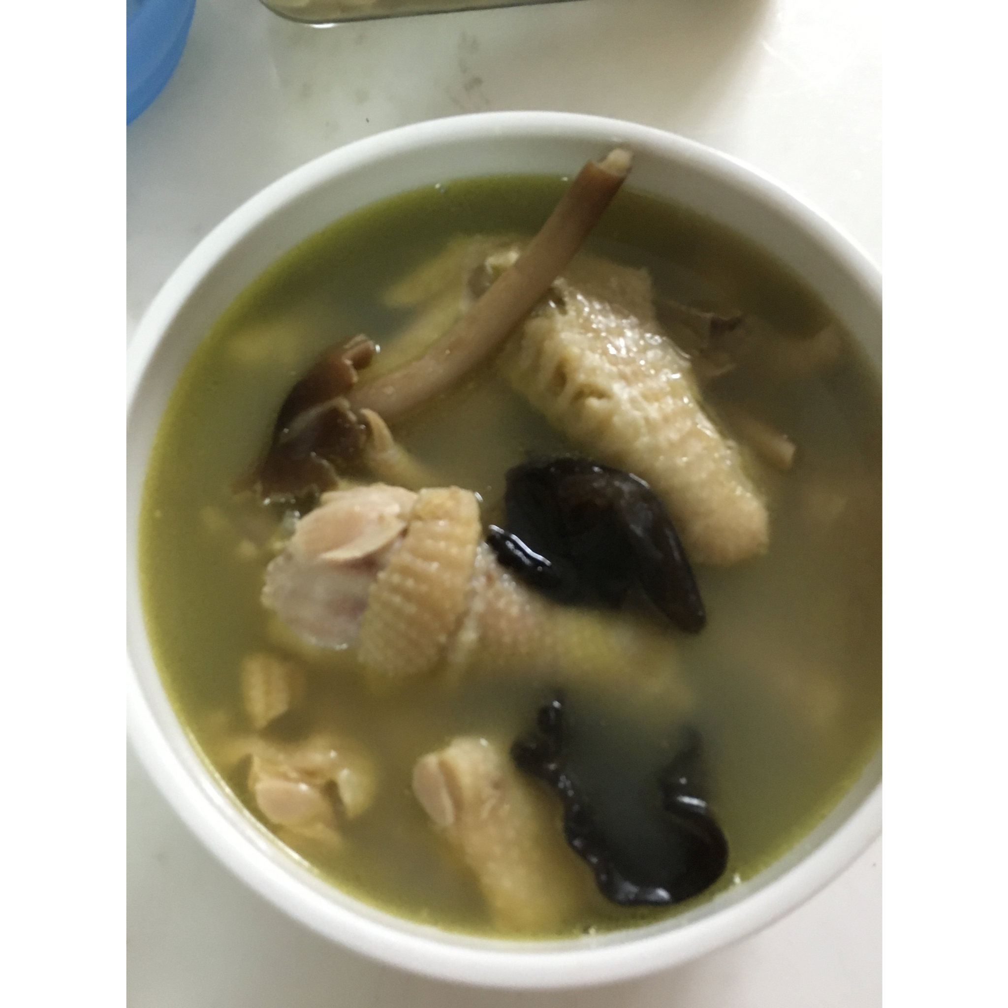 姬松茸竹荪菌菇鸡汤