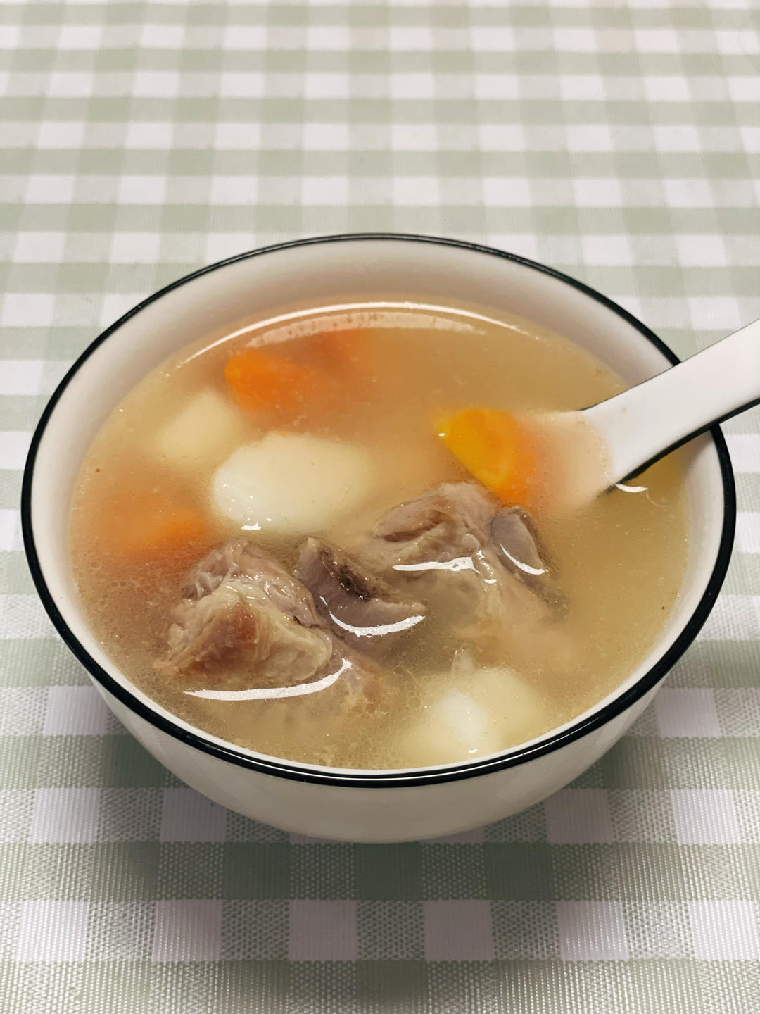 鲜甜营养的淮山胡萝卜排骨汤