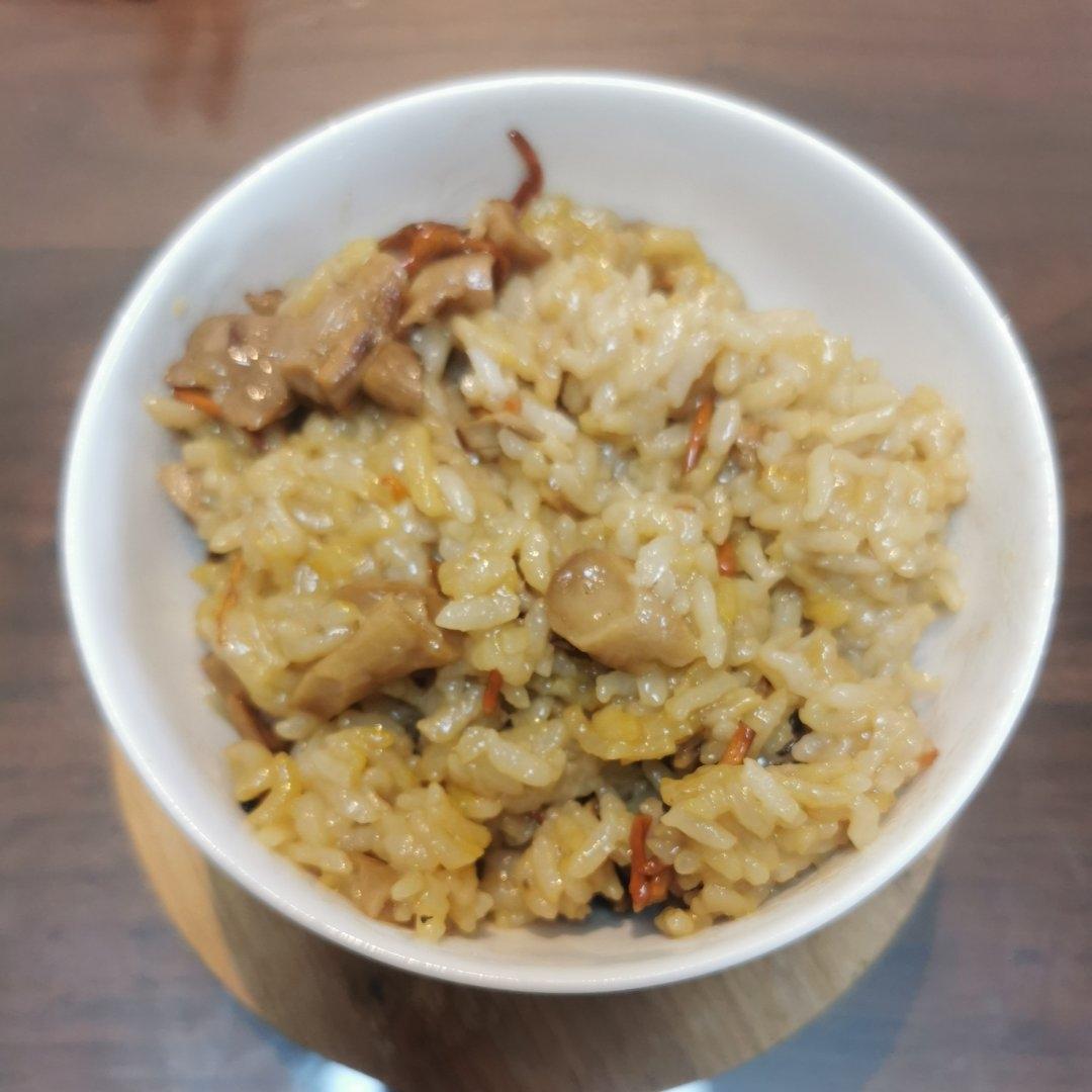 懒人幸福-黑椒菌菇煲仔饭！