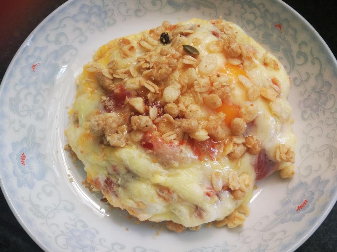 只需摆好材料去微波！惊艳全家的早餐端上桌：香肠奶酪烘蛋