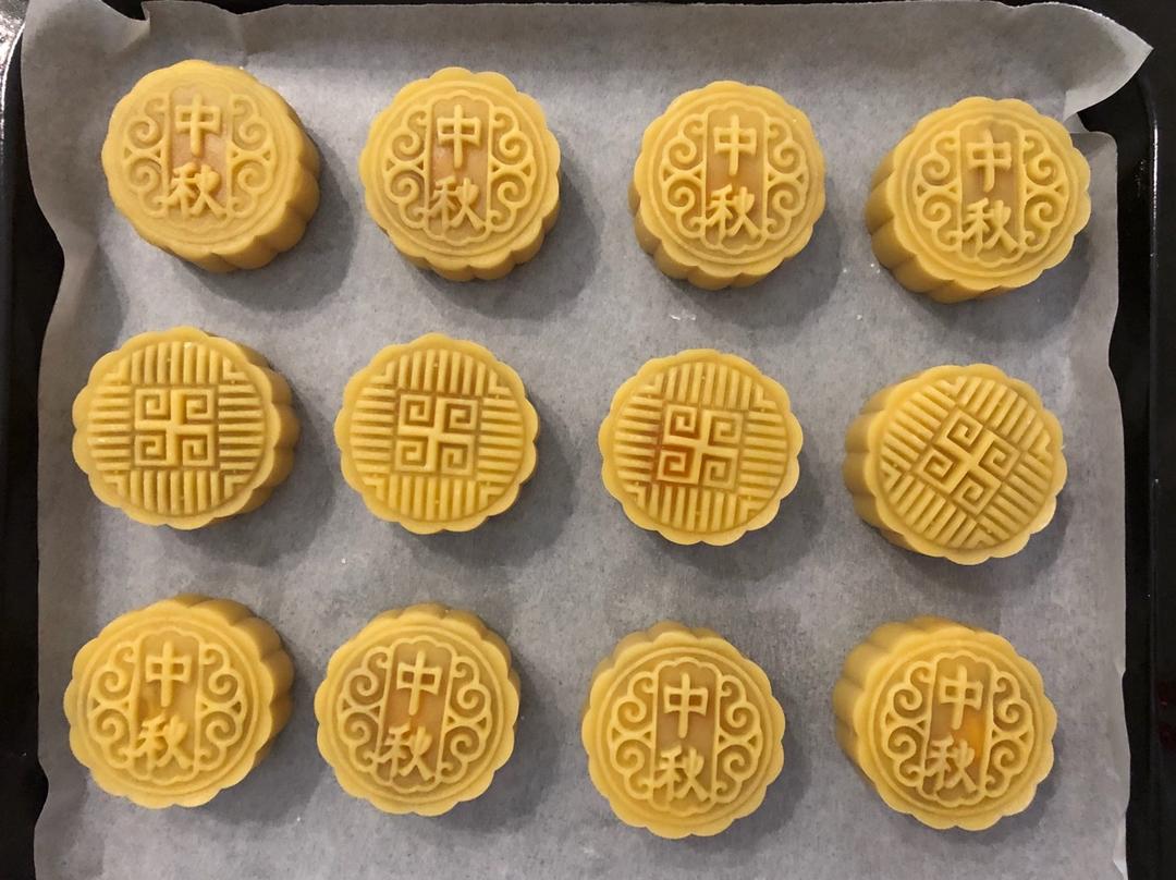 广式月饼—蛋黄莲蓉月饼