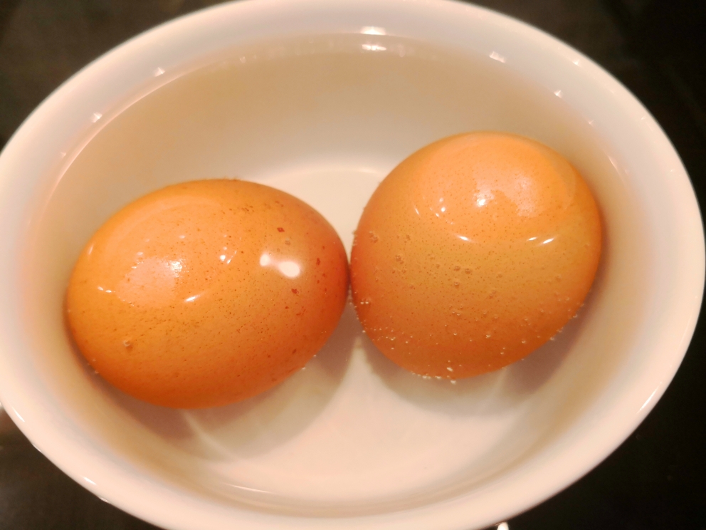 早餐～荷包蛋（荷包蛋不粘锅底的小窍门）的做法 步骤2