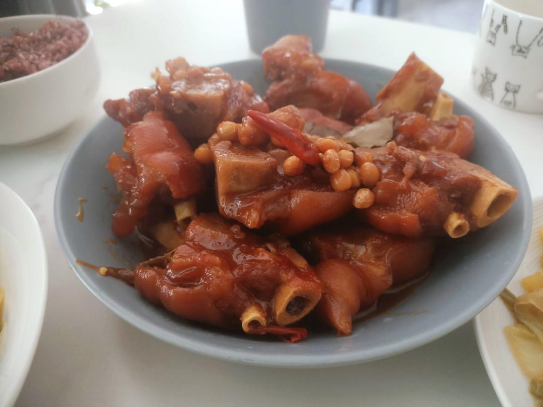 流口水的黄豆炖猪蹄