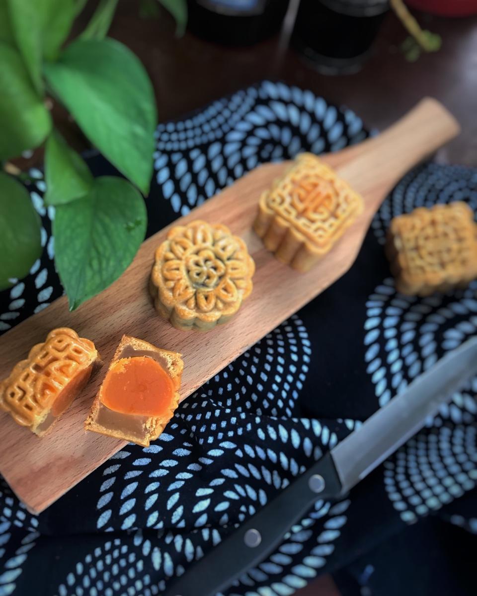 香芋蛋黄月饼-广式月饼