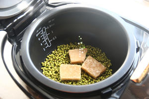 电饭锅绿豆汤的做法 步骤3