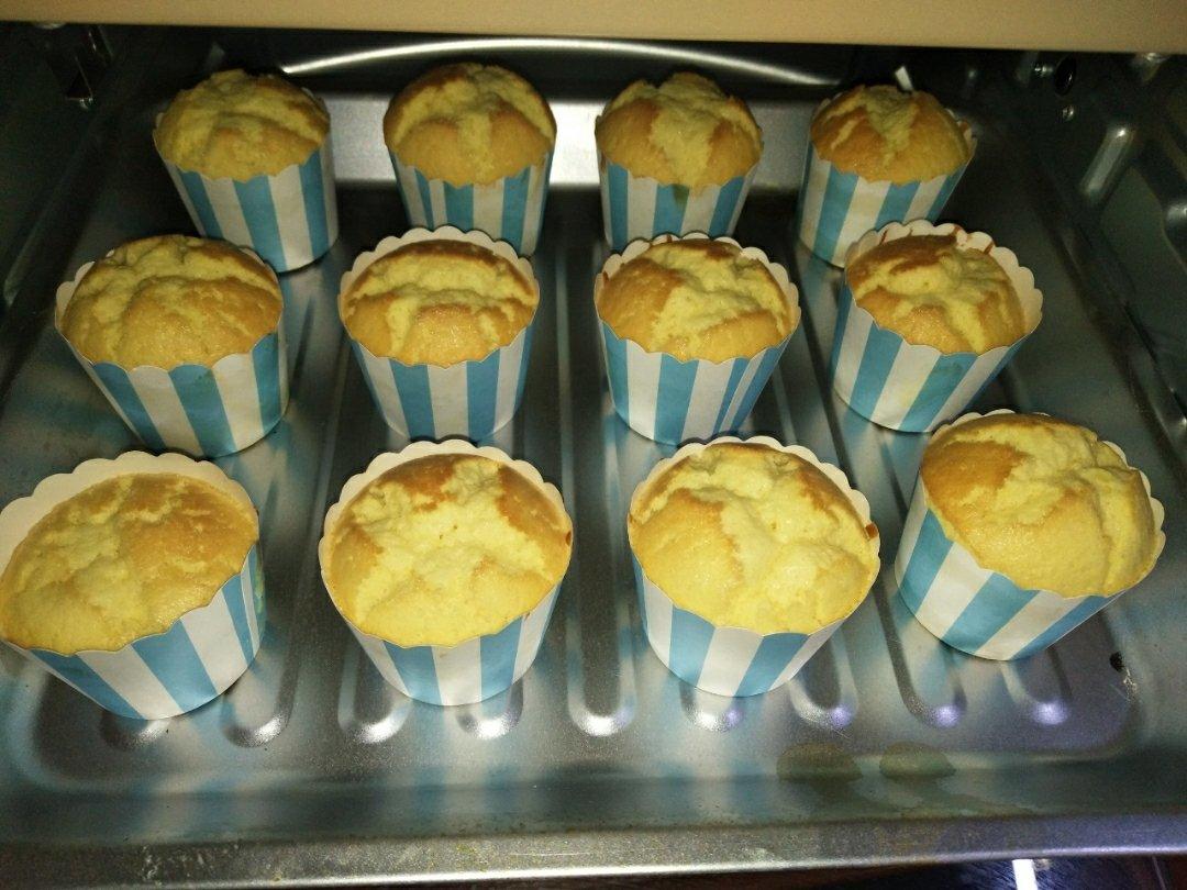 软绵绵戚风纸杯蛋糕