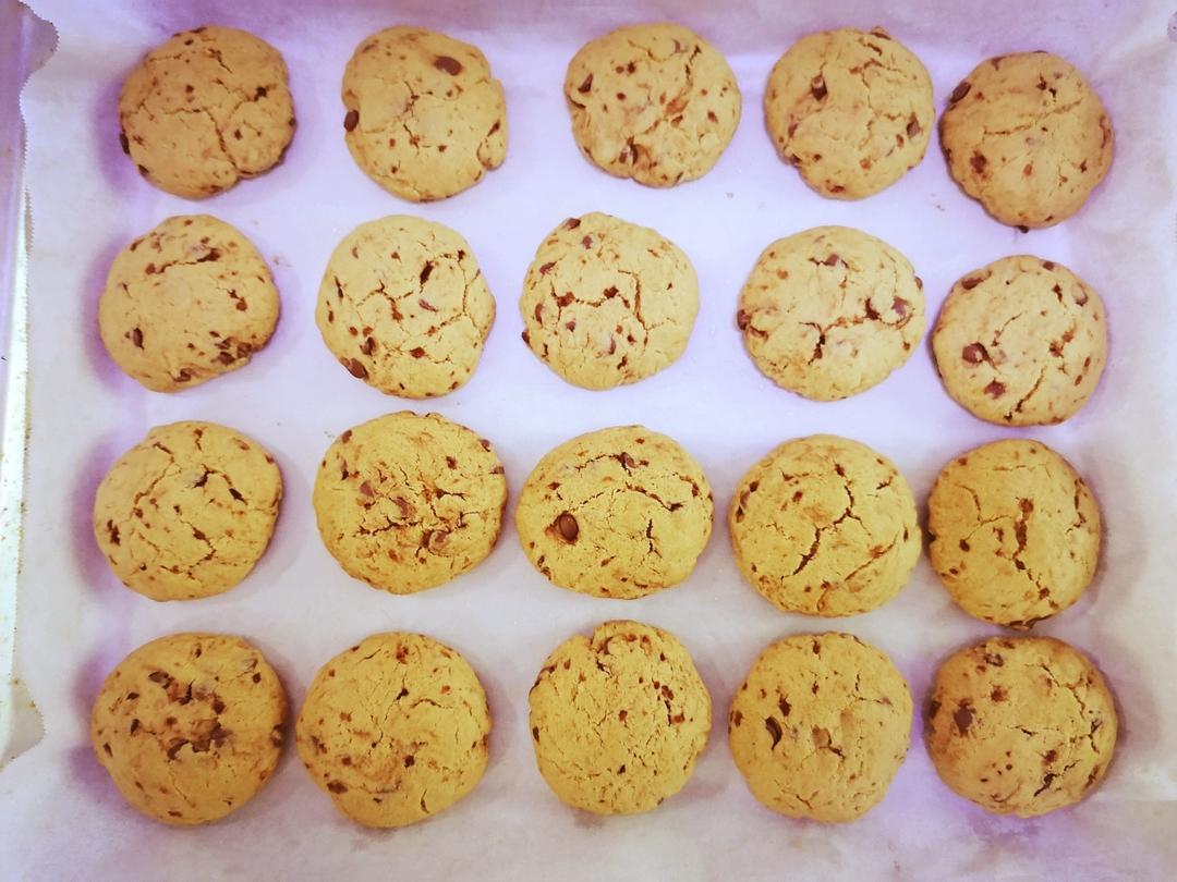 趣多多，大巧克力曲奇，超级爱了，50%可可百利耐烤豆和花生碎……